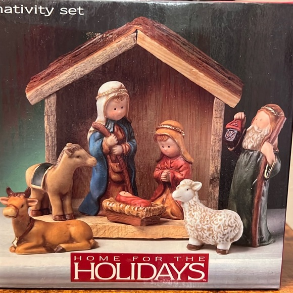 Vintage Nativity Set ~ Home For The Holidays - Picture 16 of 17